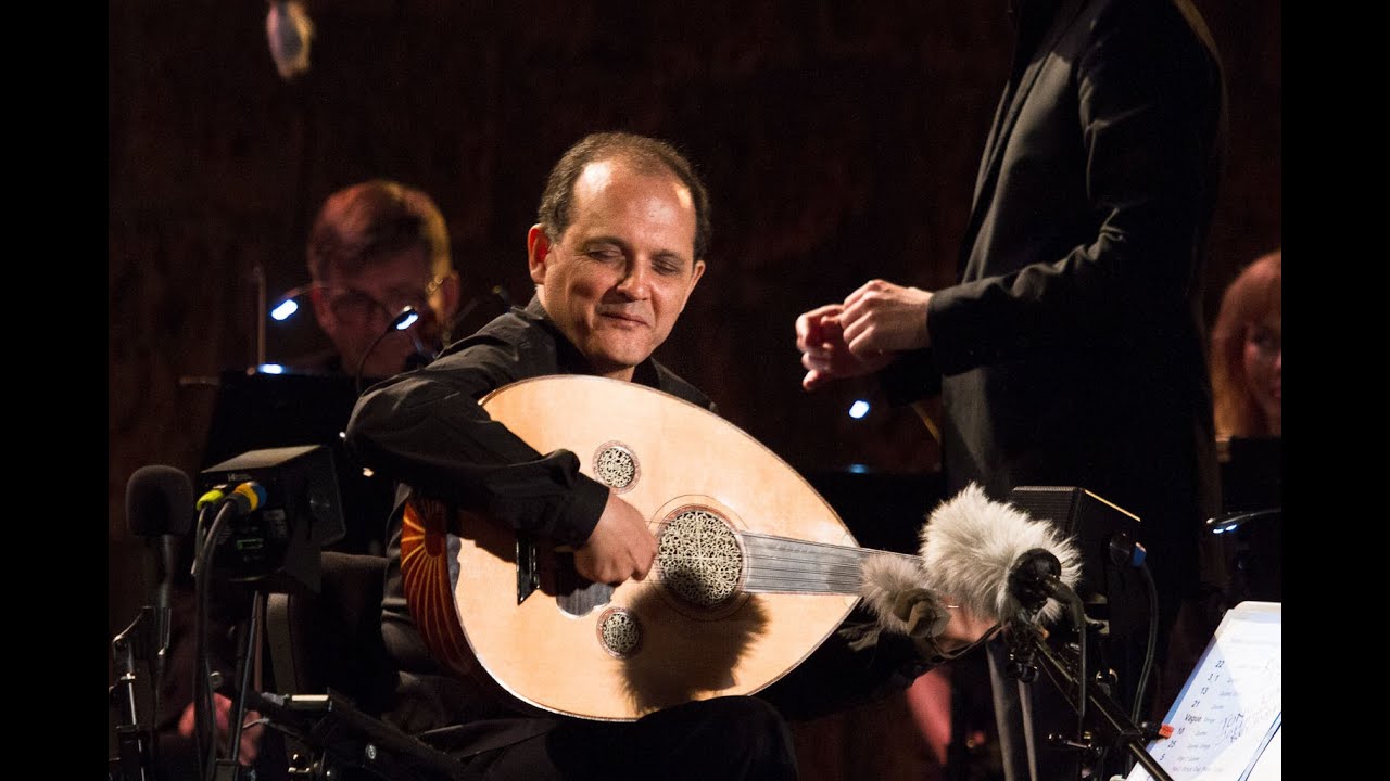 Afficher la vidéo Anouar Brahem "Halfaouine" Live in Carthage - 2014